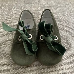 Leather shoes size 4